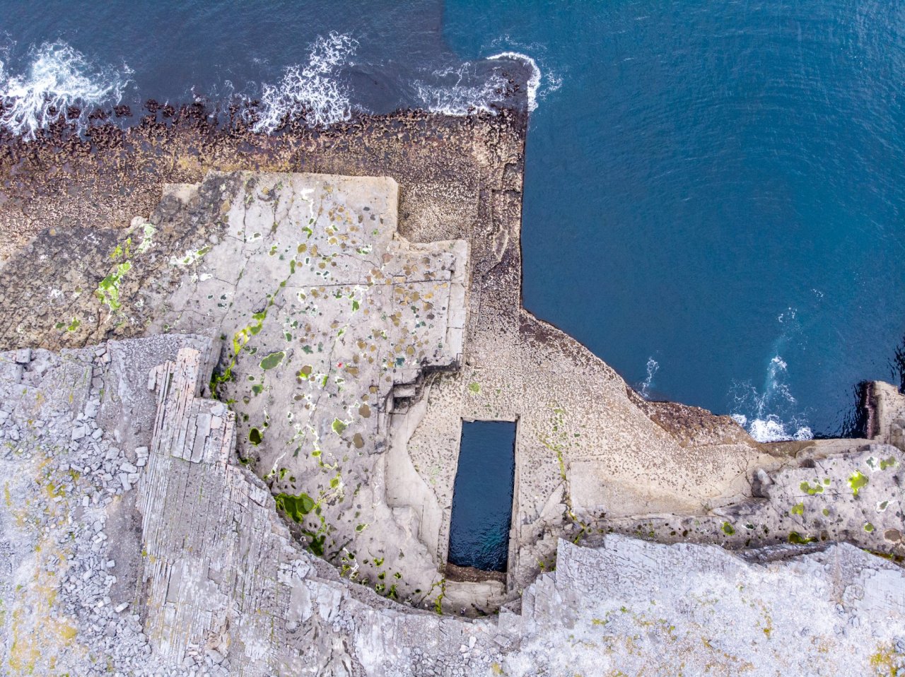 Natural Swimming Pool - Wormhole (Poll na bPéist) on Inis Mór